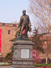 Statua dedicata a Pietro Micca davanti al Mastio della Cittadella di Torino