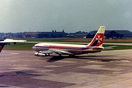 Boeing 720 de Air Malta en el Aeropuerto de Mánchester en 1975.