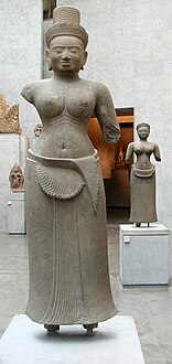 9-10th century Khmer statue wearing another design of sampot
