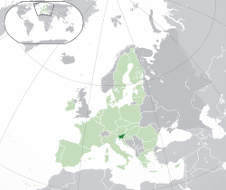  स्लोवेनिया  (गहरा हरा) की अवस्थिति – यूरोपीय महाद्वीप  (हल्का हरा & गहरा भूरा) में – यूरोपीय संघ  (हल्का हरा) में  —  [संकेत]