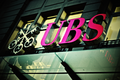 שלט עם סמל הבנק השווייצרי, UBS, שנתבע להכזרת כספי קורבנות שואה