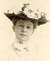 Portrait photo of Effie Ellsler in a flowered hat