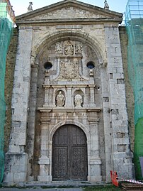 Fachada de la iglesia de San Julián y Santa Basilisa (Isla).