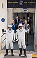 Gli astronauti della NASA Douglas Hurley (a sinistra) e Robert Behnken salutano mentre escono dal Neil A. Armstrong Operations and Checkout Building presso il Kennedy Space Center dell'agenzia in Florida in preparazione per il trasporto al Launch Complex 39A per il lancio sulla missione SpaceX Demo-2 della NASA. Behnken e Hurley saranno i primi astronauti a lanciarsi sulla Stazione Spaziale Internazionale dal suolo americano dalla fine del Programma Space Shuttle nel 2011.