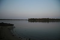 Вигляд Круглика з правого берега Дніпра поблизу садиби Канівського заповідника