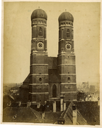 Catedral de Nuestra Señora de Múnich alrededor de 1875.
