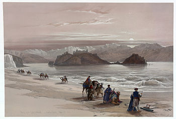 لوحة فنيَّة لِقافلة تسير مُقابل جزيرة فرعون التي تقع في قمَّة خليج العقبة وعليها قلعة صلاح الدين عام 1839م
