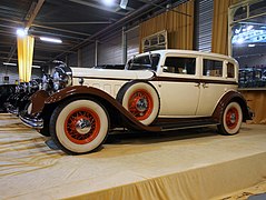 1932 Lincoln Model KA (V8) six-window sedan