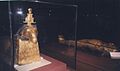Церемониальная золочённая фигура Амона, саркофаг.