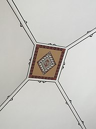 Qələbə qülləsi tavanındakı kilim motivli freska