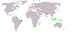 Анахроно[б 1] Холандско колонијално царство   Територии управувани или потекнуваат од териториите управувани од Холандската источноиндиска компанија   Територии управувани или потекнуваат од териториите управувани од Холандската западноиндиска компанија Портокаловите квадратчиња ги покажуваат помалите трговски места, таканаречени ханделспостен.