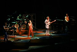 Yes-yhtyeen konsertti Indianapolisissa elokuussa 1977.