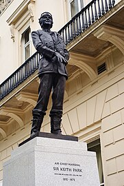 Statue de Sir Keith Park à Waterloo Place, à Londres.