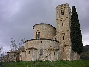 The Abbey of Sant'Antimo has a high apsidal end surrounded by an ambulatory and with small projecting apses