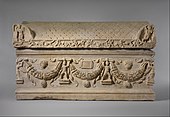 Sarcofag cu festoane; 200–225; marmură; 134,6 x 223,5 cm; Muzeul Metropolitan de Artă