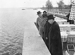 Neville Chamberlain (center, between Herbert von Dirksen and Joachim von Ribbentrop) at the Chiemsee rest stop on September 15, 1938, returning from his meeting with Hitler at the Obersalzberg that led to the Munich Agreement