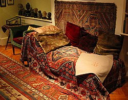 Freud's couch, London, 2004 (2)