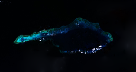 Ảnh vệ tinh chụp bãi Thám Hiểm (nguồn: NASA). Từ trái sang phải lần lượt là ba rạn san hô mang tên đá Sâu, đá Gia Hội và đá Gia Phú.