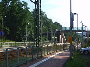 Bahnsteig, im Vordergrund der Bahnsteig in Richtung Essen Hbf