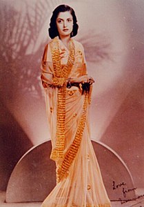 Maharani Gayatri Devi, in Nivi sari. The Nivi style drape was created during the colonial era of Indian history in order to create a fashion style which would conform to the Victorian-era sensibilities