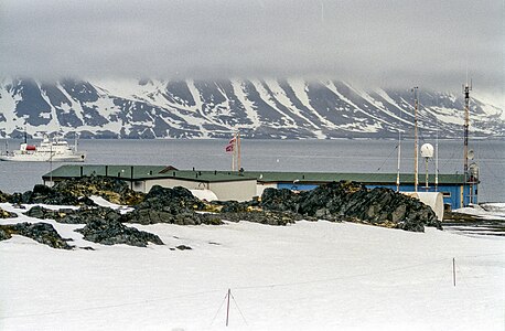 La Estación Ártica Polaca de Hornsund, fotografiada en 2003