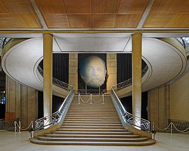 Сходи Французької соціально-економічної ради в Парижі, спочатку спроектовані Огюстом Перре для Паризької всесвітньої виставки 1937 року (1937)