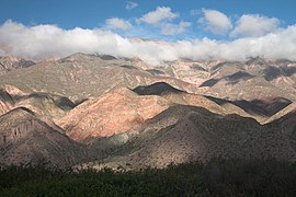 La Quebrada de Humahuaca, un profundo surco de origen tectónico-fluvial, considerado Patrimonio Mundial de la Humanidad.