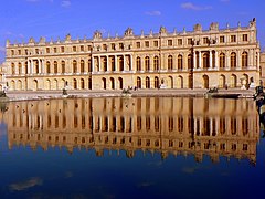 Le château de Versailles, chef-d’œuvre de l’architecture classique ou baroque[343] du XVIIe siècle.