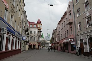 вигляд із початку вулиці на Катедральний собор УГКЦ у Тернополі