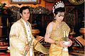 Khmer (Cambodian) mag - agom na nakasulot nin tradisyonal na mga gamit sa kasal. ⁇ .Khmer