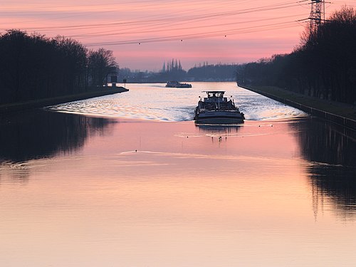 Boeggolven van de Grete-Marie op het Rijn-Hernekanaal.
