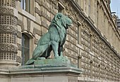 Lion assis, porte des Lions du Louvre