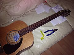 Guitarra de doce cuerdas (docerola)