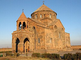 Armenska cerkev sv. Hripsime iz 7. st. v Ečmiadzinu, Unescova svetovna dediščina.