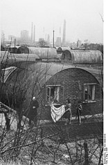 Wohnraummangel nach dem Zweiten Weltkrieg: Nissenhütten im Ruhrgebiet, Foto (1947)