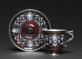 Француска шоља и тањир, украшени ренесансним орнаментима; 1880-1900; емајл и сребро; Музеј уметности Кливленда