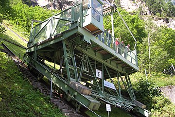 8200 mm rööpmelaiusega 0,82 km pikkune tõstuki rööbastee Austrias (Lärchwandschrägaufzug)