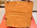 Cărămidă fabricată de legio IX Hispana.