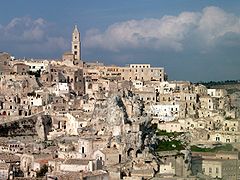 Sassi de Matera dans la région de Basilicate remontant au paléolithique (Xe millénaire av. J.-C.).