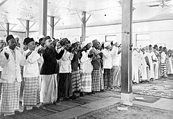 Oração na mesquita Kwitang
