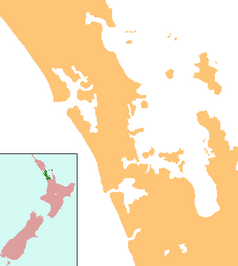 Mapa konturowa Auckland, blisko centrum na dole znajduje się punkt z opisem „University of Auckland”