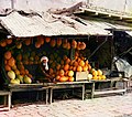 Venditore di meloni al mercato di Samarcanda