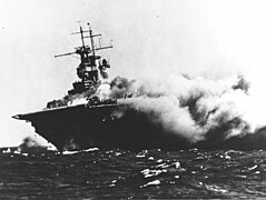 Dramática fotografía del USS Wasp incendiándose.