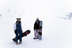 Snowboarders amán d'o pico Chabalambre.