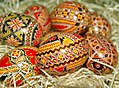 Traditionnels œufs peints des Pâques.