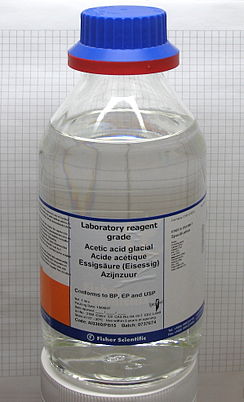 Contoh asam asetat dalam botol pereaksi