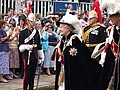 Rainha Isabel II com o robe de Soberano da Ordem