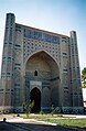 Fasada mošeje Bibi Khanym v Samarkandu