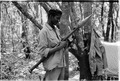 Soldado do PAIGC com uma granada propulsora de foguetes, Base militar de manutenção nas áreas liberadas, Guiné-Bissau, 1974