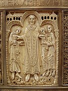 Saint Millán avec ses disciples, ivoire (XIe siècle), détail du sépulcre, monastère de Yuso.